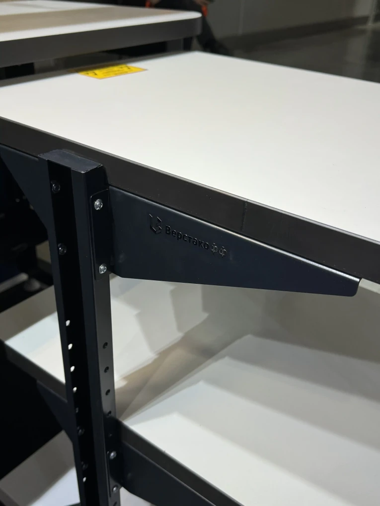 Подкатной антистатический стол SPC A купить в Белгороде Подкатной антистатический стол SPC A купить в Белгороде