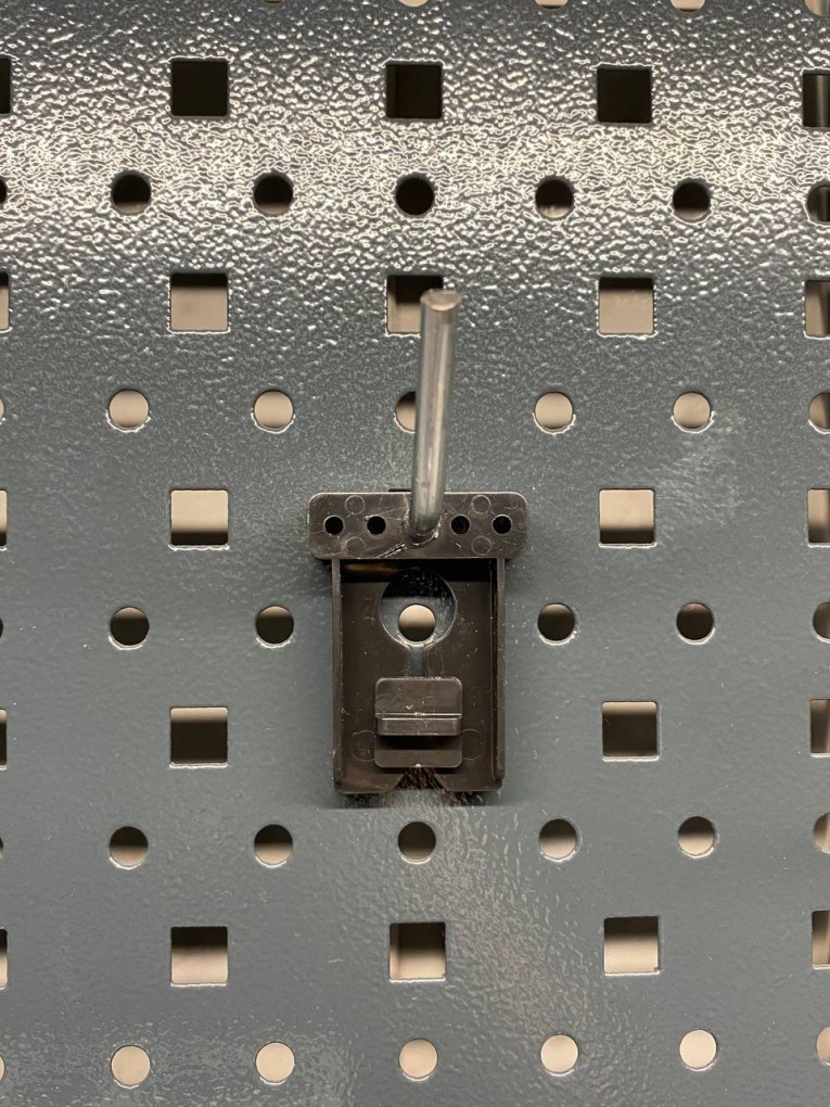 Крючок наклонный 50 мм купить в Белгороде