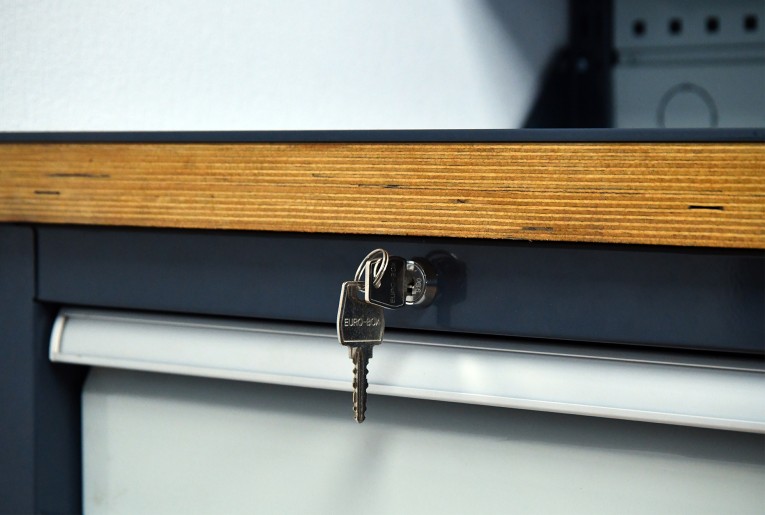 Верстак FBK 1551.16.3-1 купить в Белгороде Верстак FBK 1551.16.3-1 купить в Белгороде